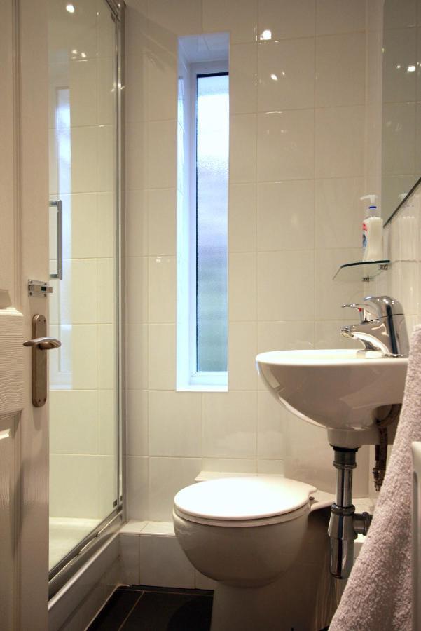 Abacus Bed And Breakfast, Blackwater, Hampshire Камбърли Екстериор снимка