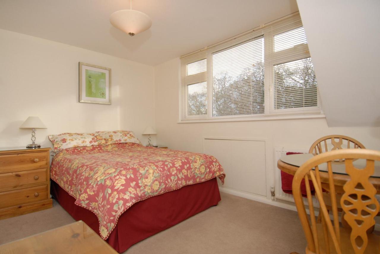 Abacus Bed And Breakfast, Blackwater, Hampshire Камбърли Екстериор снимка