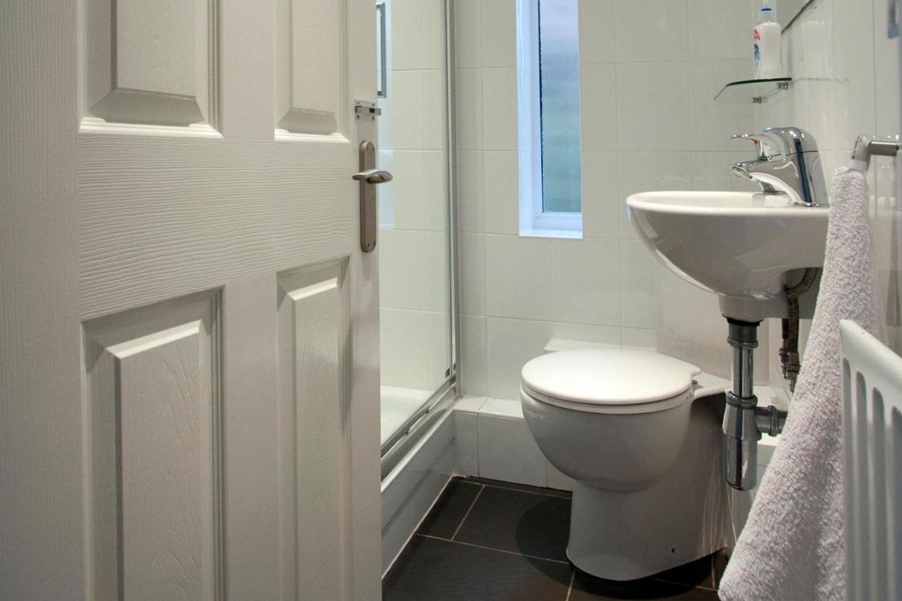 Abacus Bed And Breakfast, Blackwater, Hampshire Камбърли Екстериор снимка