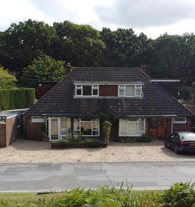 Abacus Bed And Breakfast, Blackwater, Hampshire Камбърли Екстериор снимка
