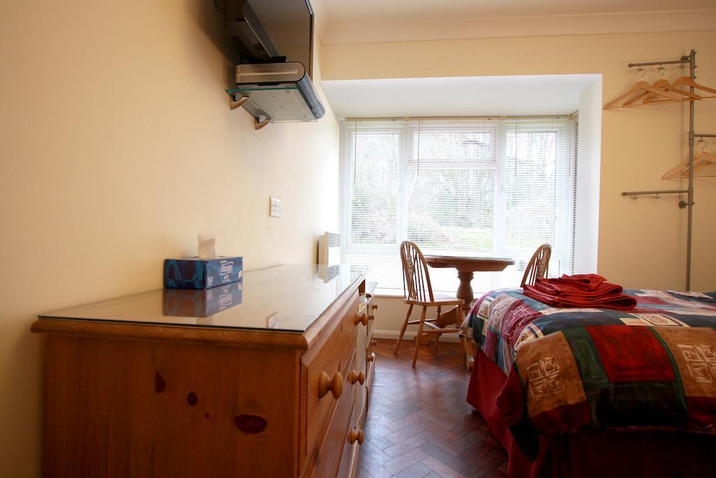Abacus Bed And Breakfast, Blackwater, Hampshire Камбърли Стая снимка