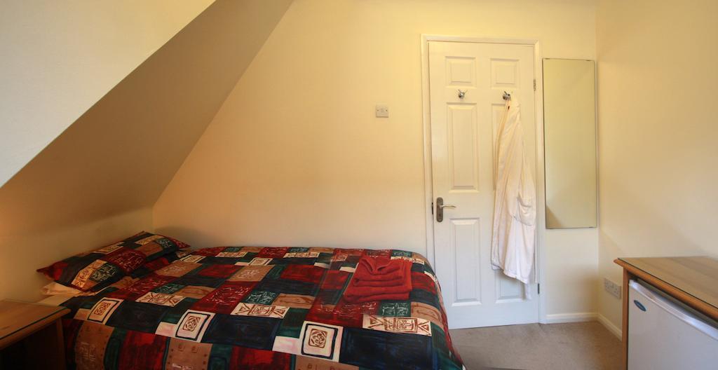 Abacus Bed And Breakfast, Blackwater, Hampshire Камбърли Стая снимка