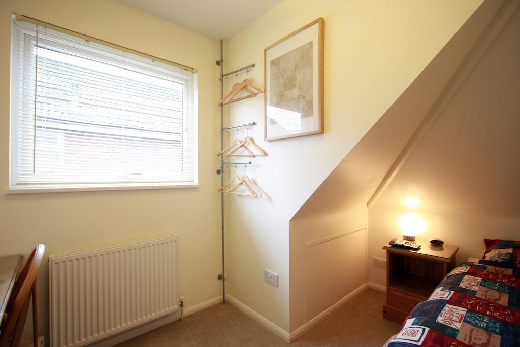 Abacus Bed And Breakfast, Blackwater, Hampshire Камбърли Екстериор снимка