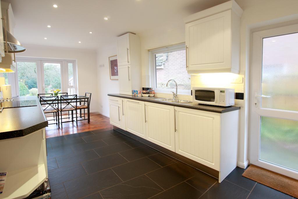 Abacus Bed And Breakfast, Blackwater, Hampshire Камбърли Екстериор снимка