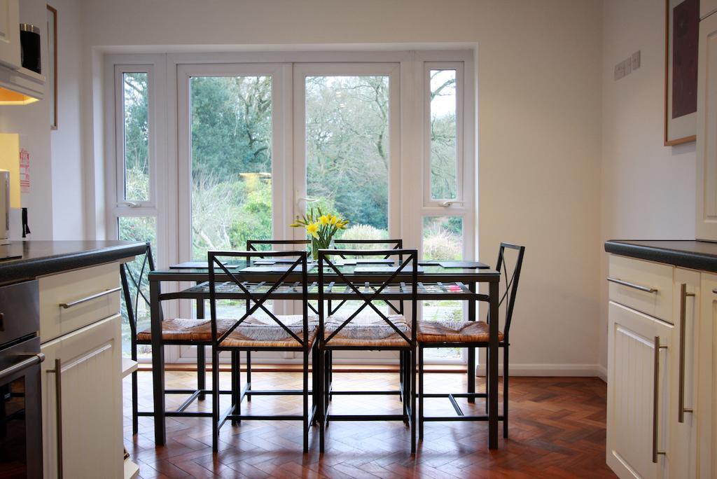 Abacus Bed And Breakfast, Blackwater, Hampshire Камбърли Екстериор снимка