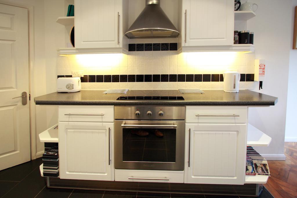 Abacus Bed And Breakfast, Blackwater, Hampshire Камбърли Екстериор снимка