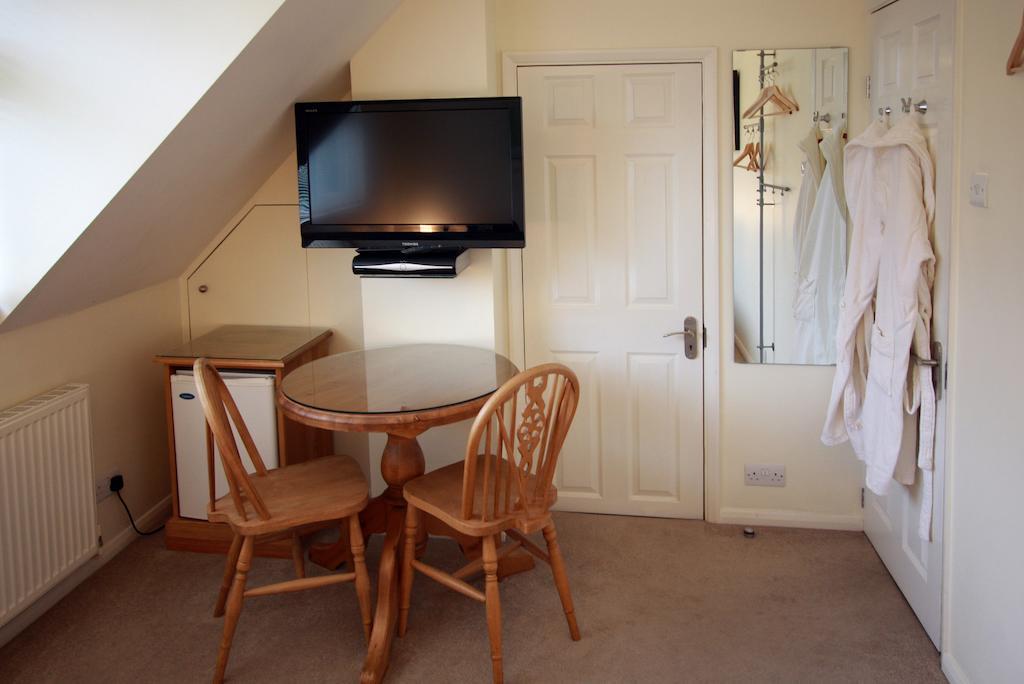 Abacus Bed And Breakfast, Blackwater, Hampshire Камбърли Стая снимка