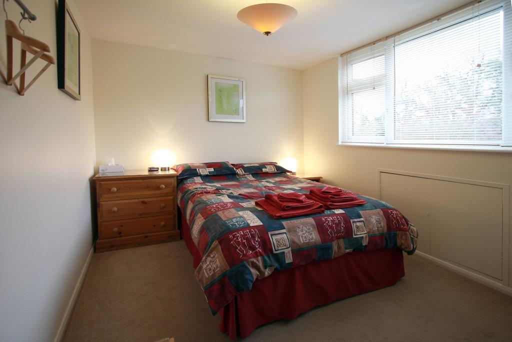 Abacus Bed And Breakfast, Blackwater, Hampshire Камбърли Стая снимка