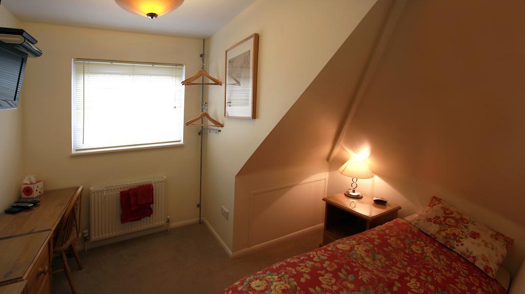 Abacus Bed And Breakfast, Blackwater, Hampshire Камбърли Стая снимка