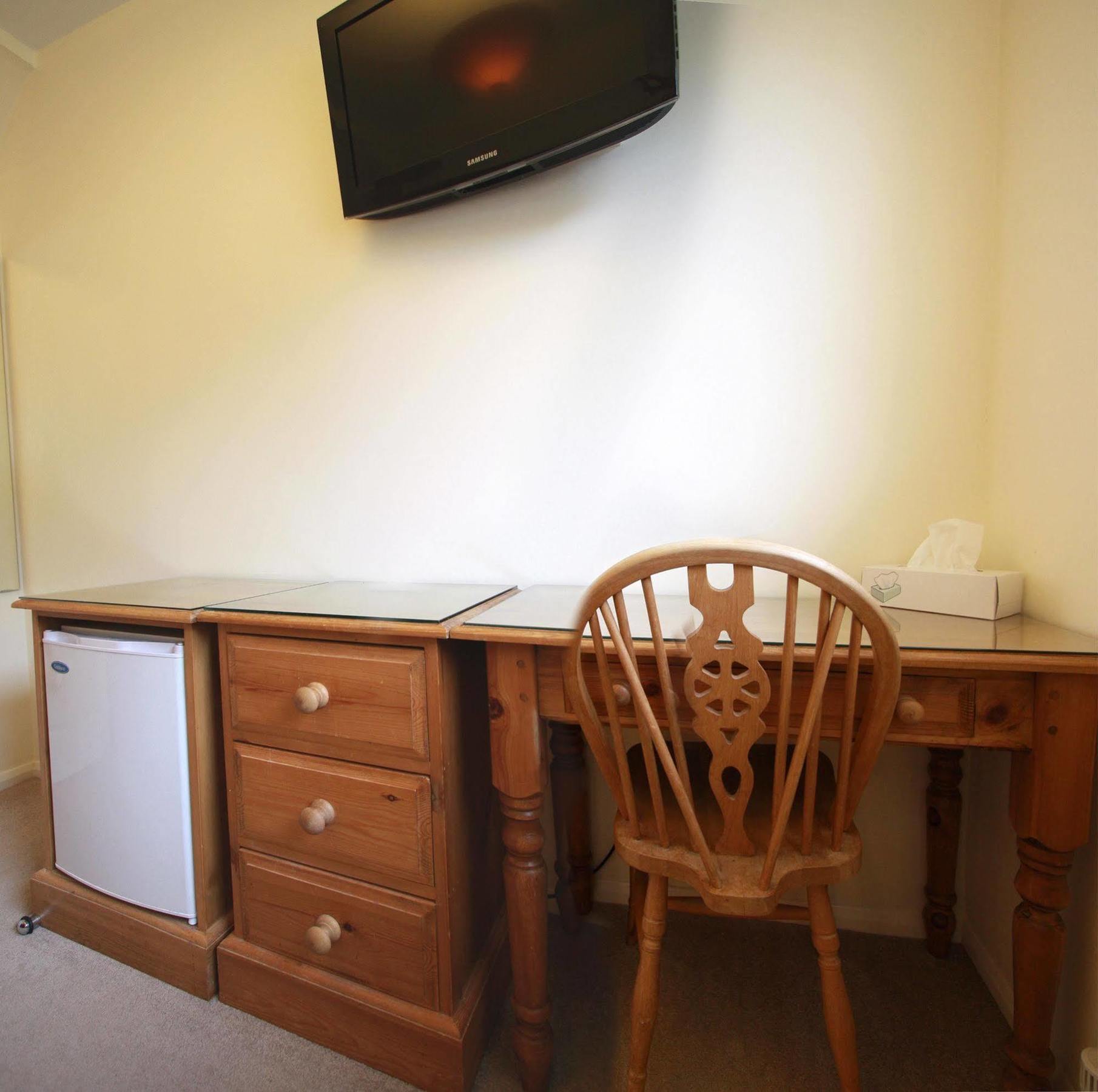 Abacus Bed And Breakfast, Blackwater, Hampshire Камбърли Екстериор снимка