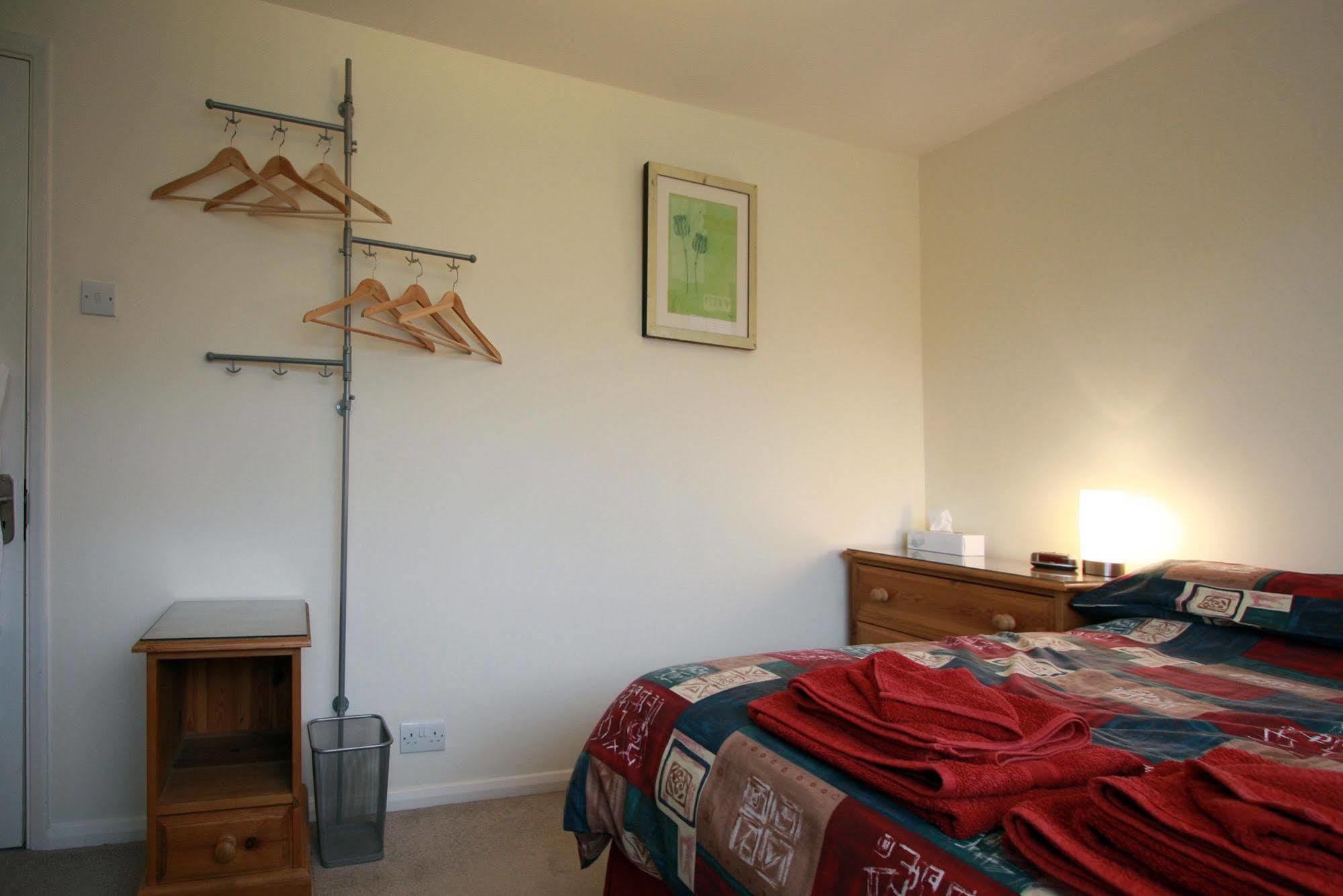 Abacus Bed And Breakfast, Blackwater, Hampshire Камбърли Екстериор снимка