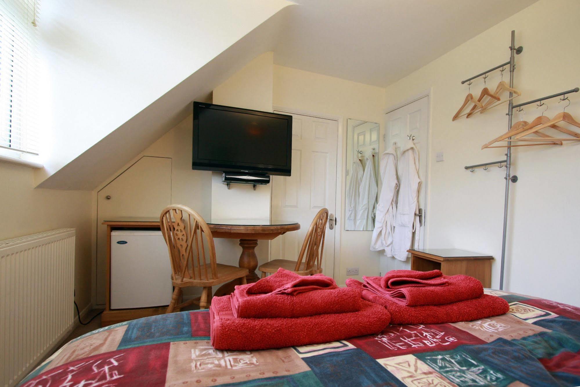 Abacus Bed And Breakfast, Blackwater, Hampshire Камбърли Екстериор снимка